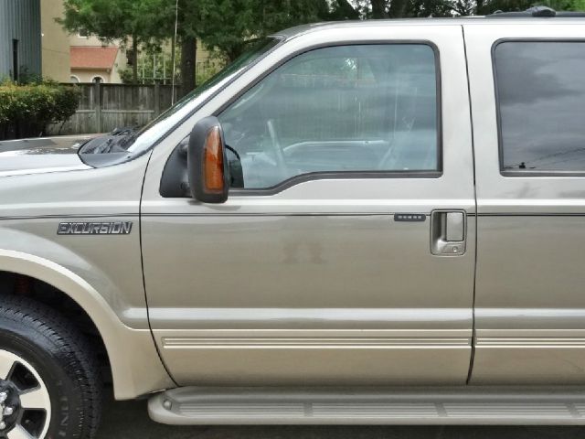 2004 Ford Excursion 4WD SL