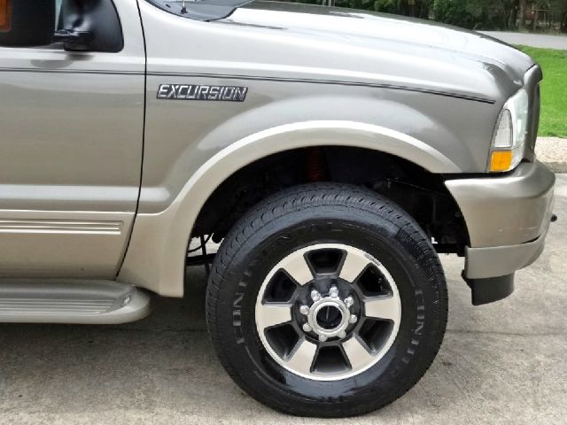 2004 Ford Excursion 4WD SL