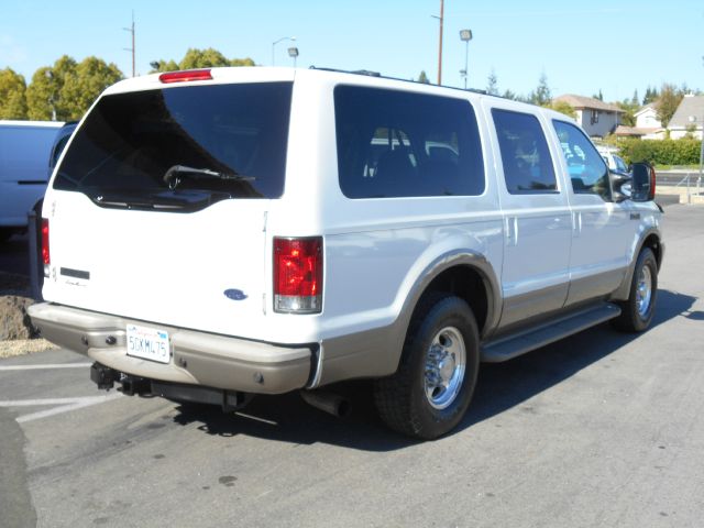 2004 Ford Excursion SXT 2WD V/6 Auto 5-pass
