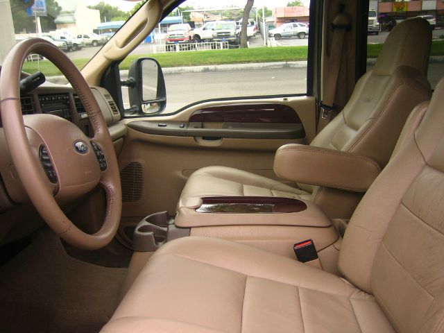 2004 Ford Excursion E 32