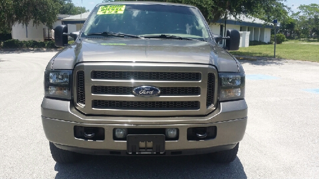2005 Ford Excursion E 32