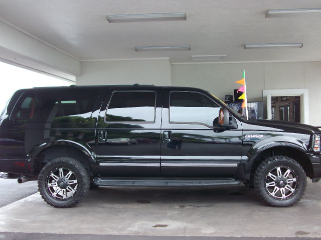 2005 Ford Excursion E 32