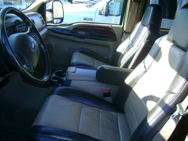 2005 Ford Excursion 4WD SL