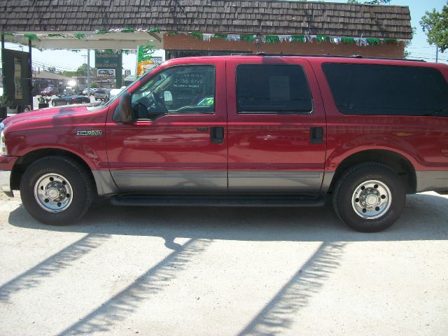 2005 Ford Excursion SLT 2,dvd,sunroof,awd
