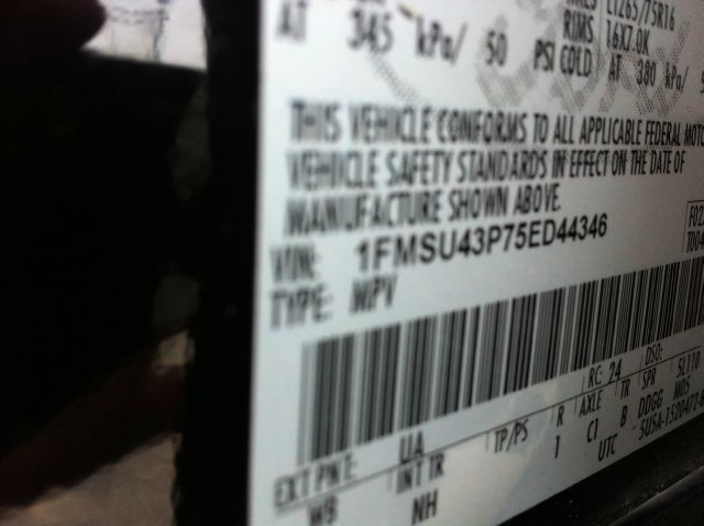 2005 Ford Excursion E 32