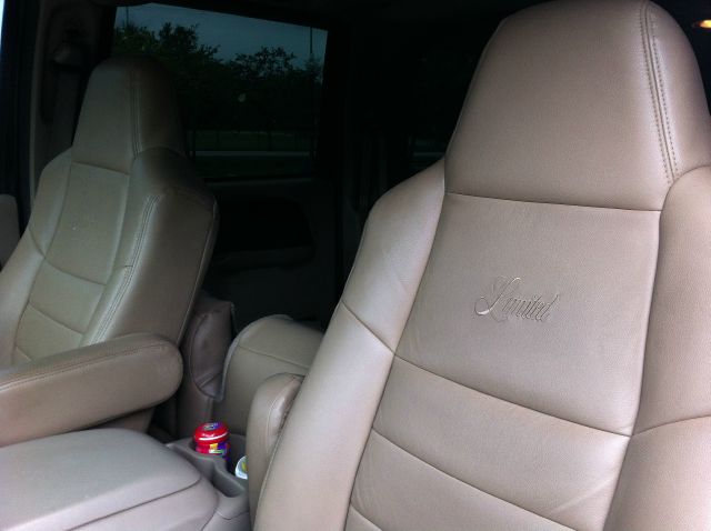 2005 Ford Excursion E 32