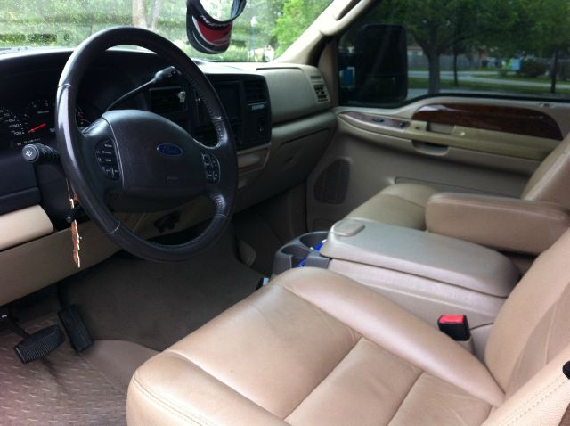 2005 Ford Excursion E 32