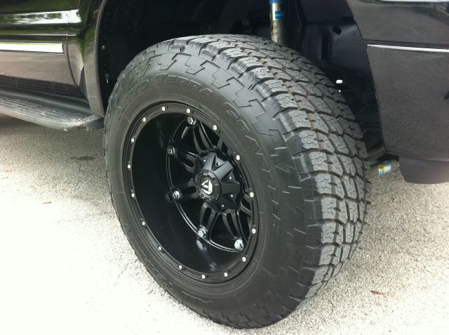 2005 Ford Excursion E 32