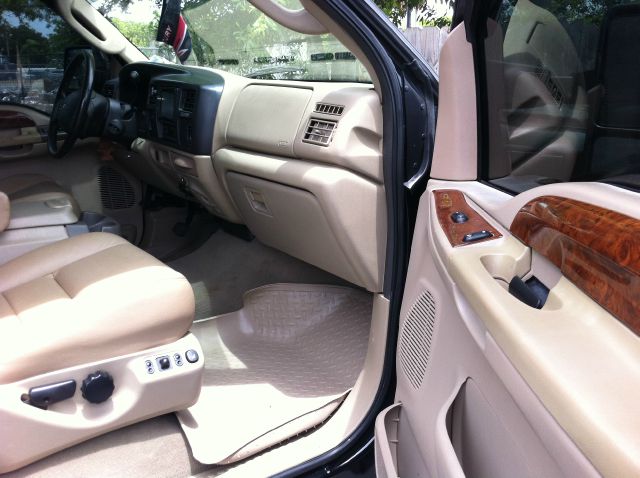 2005 Ford Excursion E 32