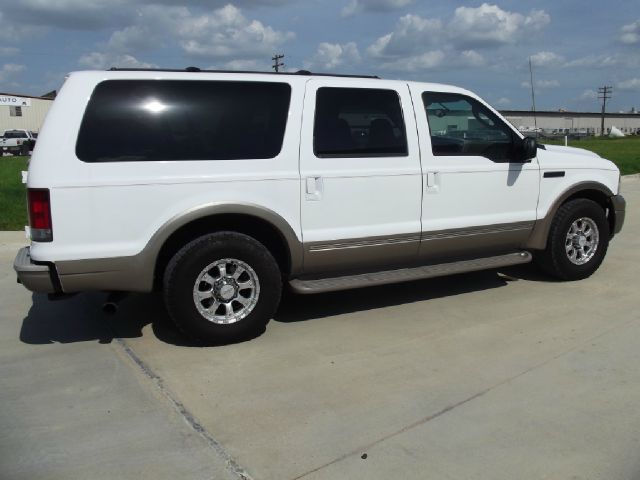 2005 Ford Excursion SXT 2WD V/6 Auto 5-pass