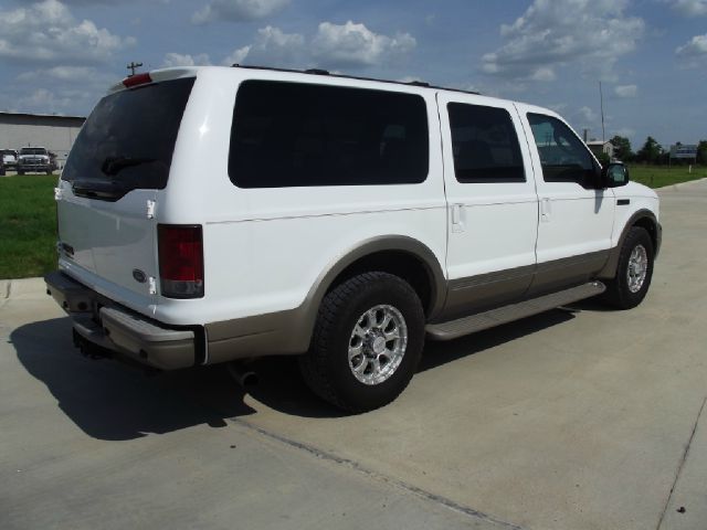 2005 Ford Excursion SXT 2WD V/6 Auto 5-pass