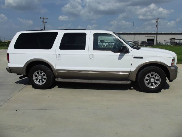 2005 Ford Excursion SXT 2WD V/6 Auto 5-pass
