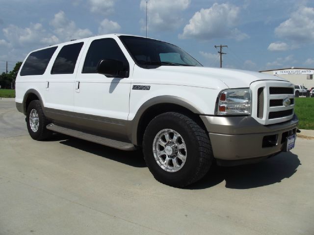 2005 Ford Excursion SXT 2WD V/6 Auto 5-pass