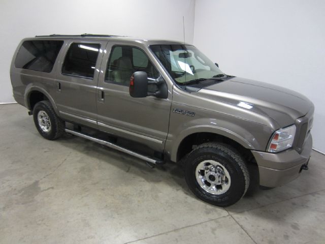 2005 Ford Excursion E 32