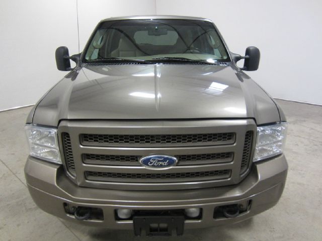 2005 Ford Excursion E 32