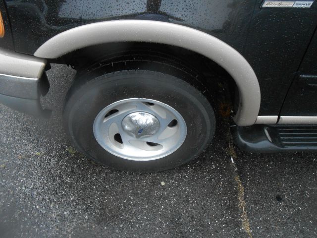 1999 Ford Expedition E320 - Extra Sharp