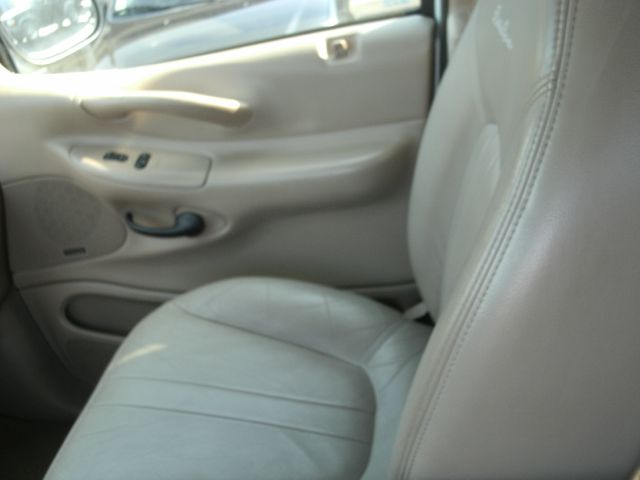 2000 Ford Expedition E320 - Extra Sharp