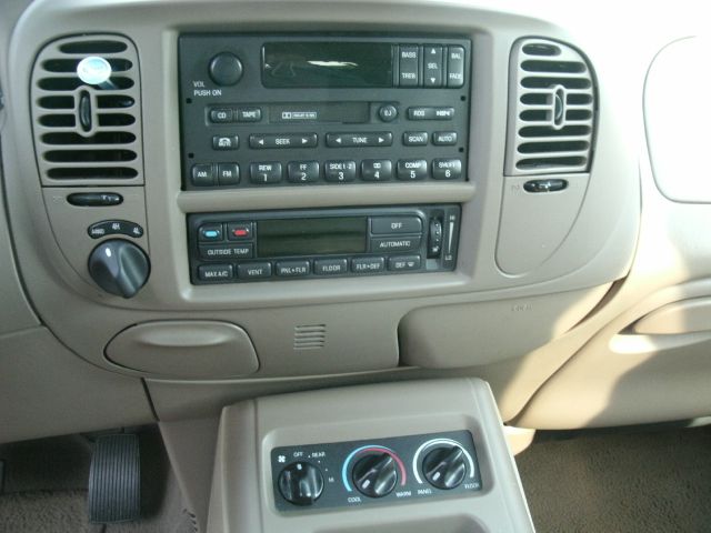 2000 Ford Expedition E320 - Extra Sharp