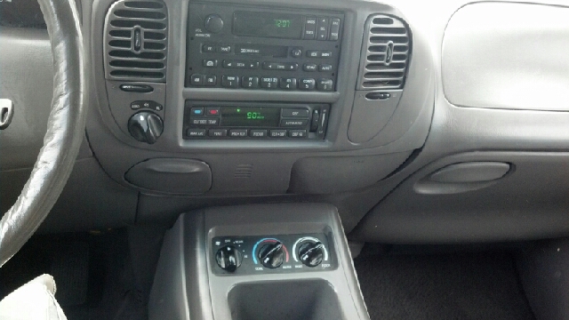 2000 Ford Expedition E320 - Extra Sharp