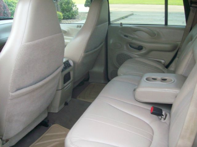 2000 Ford Expedition E320 - Extra Sharp