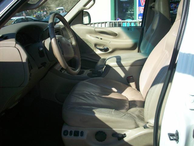 2001 Ford Expedition E320 - Extra Sharp