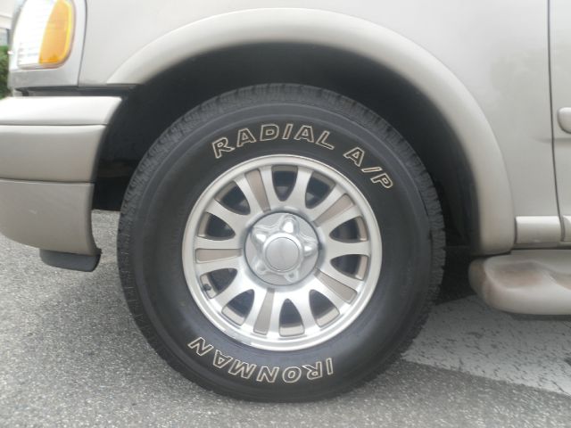 2001 Ford Expedition E320 - Extra Sharp