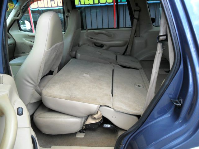 2002 Ford Expedition E320 - Extra Sharp