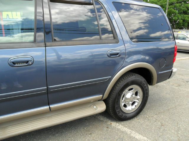 2002 Ford Expedition E320 - Extra Sharp