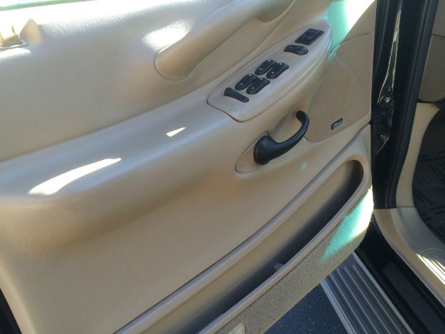 2002 Ford Expedition E320 - Extra Sharp