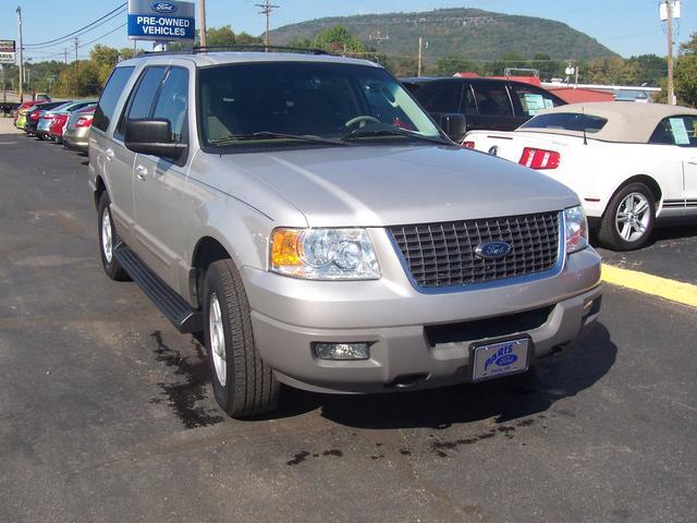 2003 Ford Expedition ESi