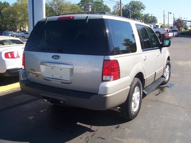 2003 Ford Expedition ESi