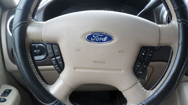 2003 Ford Expedition 2dr HB Man Spec