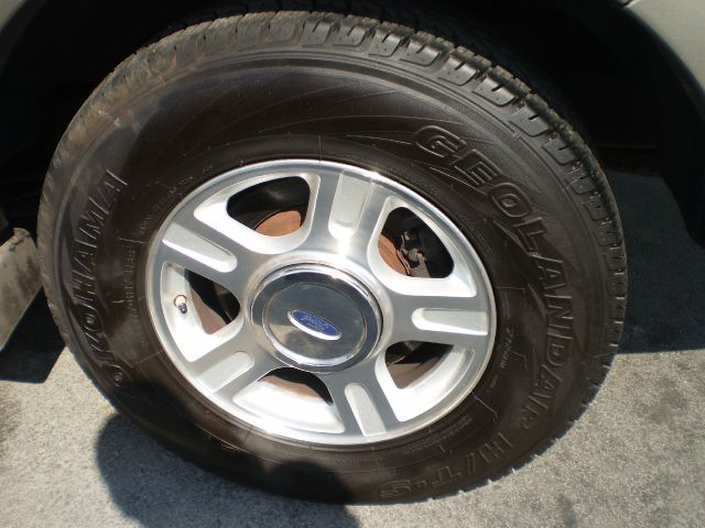 2004 Ford Expedition 2dr HB Man Spec