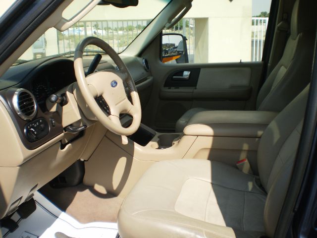 2004 Ford Expedition 2dr HB Man Spec