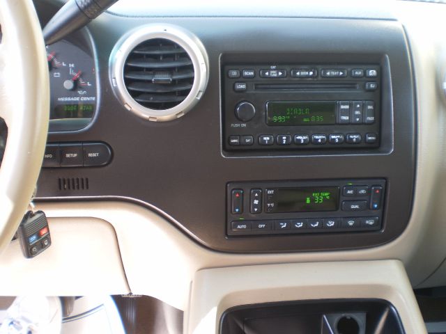 2004 Ford Expedition 2dr HB Man Spec