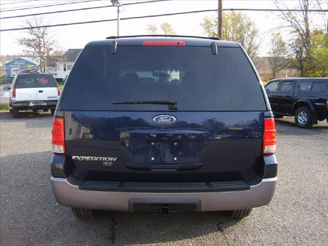 2004 Ford Expedition Touring Sedan