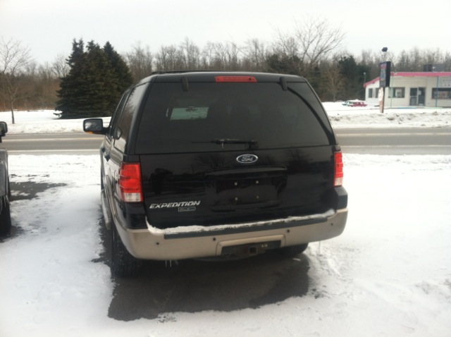 2004 Ford Expedition 2dr HB Man Spec