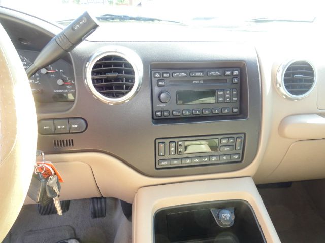 2004 Ford Expedition 2dr HB Man Spec