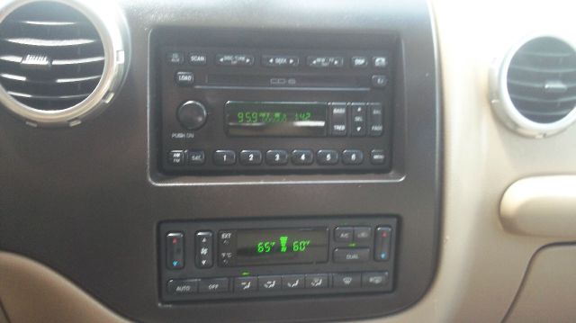 2004 Ford Expedition 2dr HB Man Spec