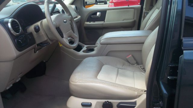 2004 Ford Expedition 2dr HB Man Spec