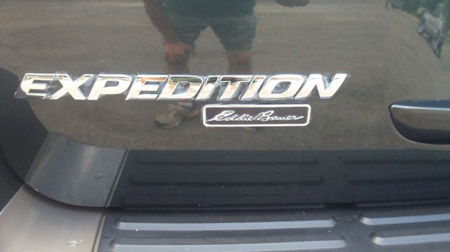 2004 Ford Expedition 2dr HB Man Spec