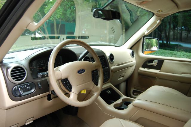 2004 Ford Expedition 2dr HB Man Spec