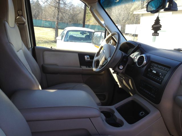 2004 Ford Expedition 2dr HB Man Spec