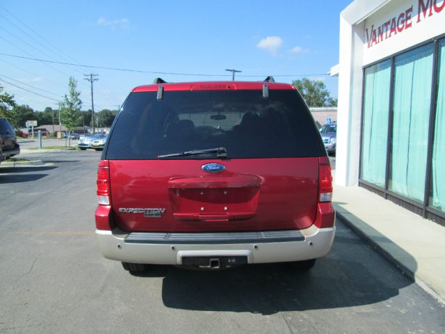 2005 Ford Expedition Ram 1500 2-WD