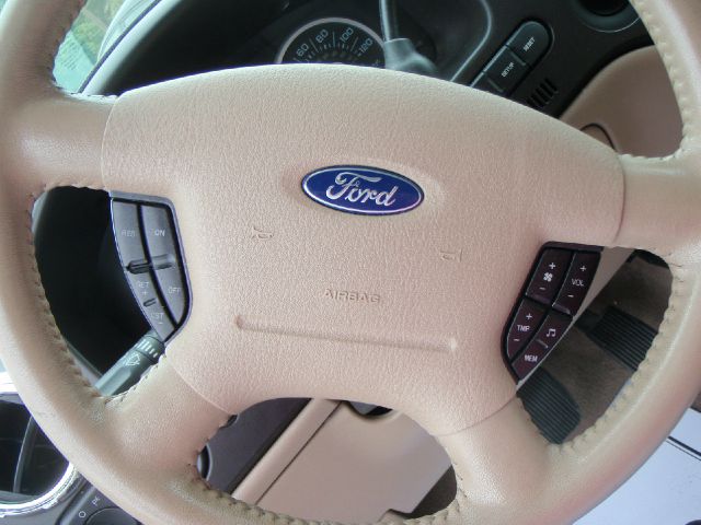 2005 Ford Expedition E320 - Extra Sharp