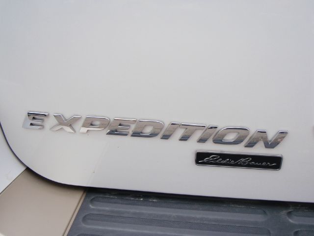 2005 Ford Expedition E320 - Extra Sharp