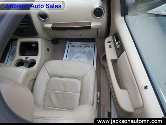 2005 Ford Expedition SLT 25