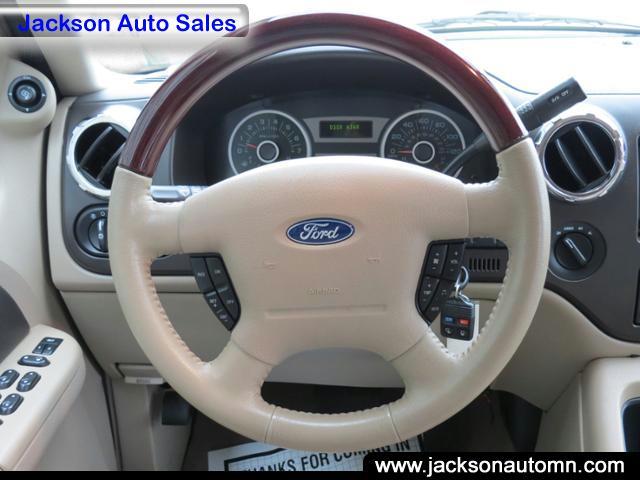 2005 Ford Expedition SLT 25
