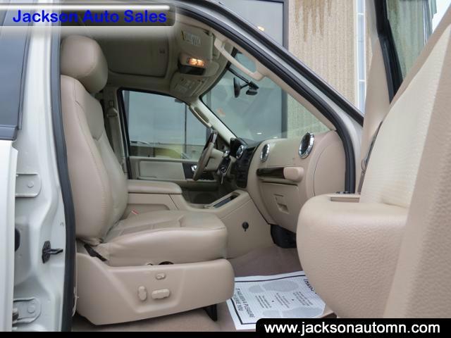 2005 Ford Expedition SLT 25