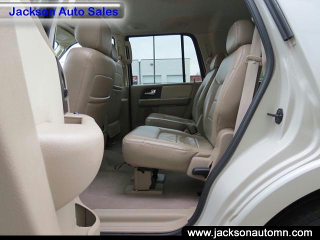 2005 Ford Expedition SLT 25